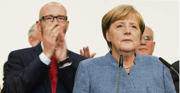 Bescherte der CDU ein historisches Debakel: Kanzlerin Angela Merkel am Abend der Bundestagswahl. - Bild: Imago