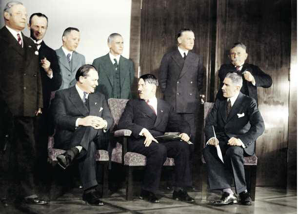 „Kabinett der nationalen Konzentration“: Hitler und seine Minister, vorn ganz rechts Franz von Papen