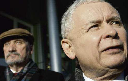 Vertrauen beschädigt: Polens Verteidigungsminister Antoni Macierewicz (l) und PiS-Chef Jaroslaw Kaczynski.